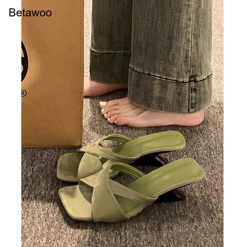 Women's Curved Block Heel Mule - огляд і ціна Mule Slip On
