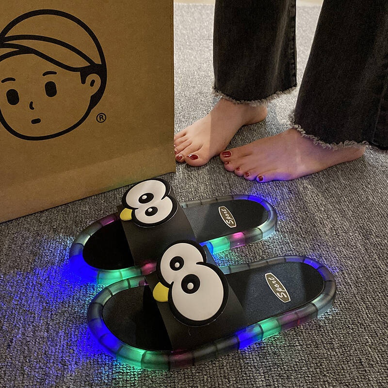 Funny Big Eyes Luminous Slide  - огляд і ціна Mule Slip On